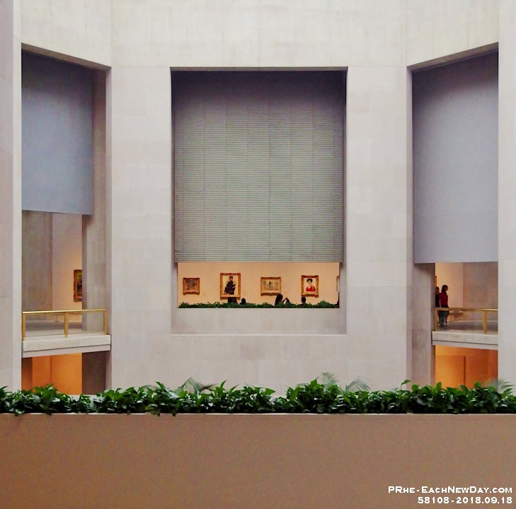 58108PeCrReLeNrUsm - New York vacation - At the Metropolitan Museum of Art